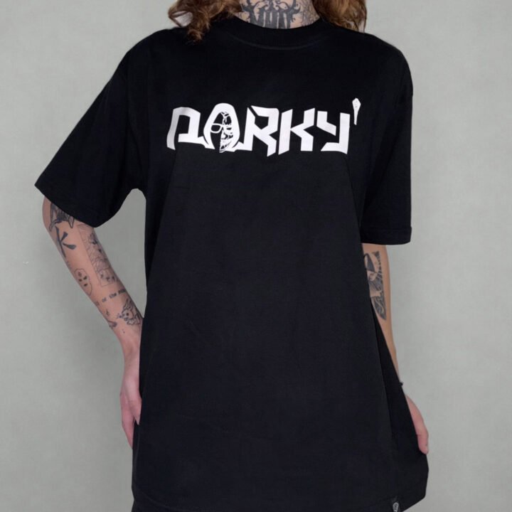 Darky' (brilha no escuro)